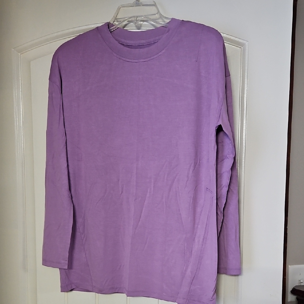 LIKE NEW LULULEMON TOP